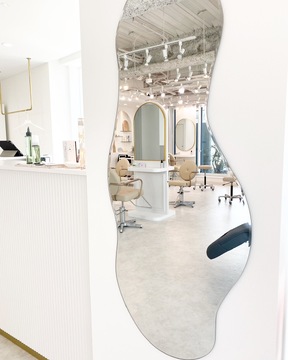 【代官山】≪社会保険完備≫≪完全週休2日制≫≪客単価13000円≫≪20時までに退勤可能≫レイヤーカット・韓国ヘア・キレイめウルフが人気のサロン！可愛い内装も人気の秘訣！高い技術を持ったスタイリスト在籍サロンのため、スキルアップがしたい方必見！「lemiie 代官山（レミエダイカンヤマ）」からスタイリスト（美容師）の求人★☆