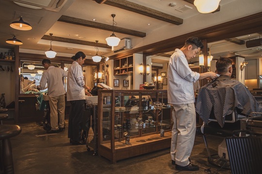 【新大宮】≪営業時間内レッスン≫≪有給休暇あり≫≪完全週休2日≫≪駐車場完備で車通勤OK≫≪社会保険完備≫上質なサービスを提供、カルチャーをしっかりリスペクトした空間づくりをしています！個性を活かした育成で人気のスタイリストを目指せるサロン「BARBERSHOP DALIE（バーバーショップダリー）」からアシスタント（美容師・理容師）の求人☆★