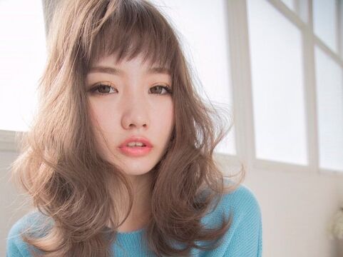 【明石駅】≪月給25万円スタート！≫≪日曜定休あり≫≪19時頃に退勤可能≫頑張り次第で40万円いじょうの高収入も目指せます地域のお客様から愛されるサロン！髪頭皮へのダメージレスに特化！幅広い年齢層に愛される「Grand Bleu（グランブルー）」からスタイリスト（美容師）の求人☆★