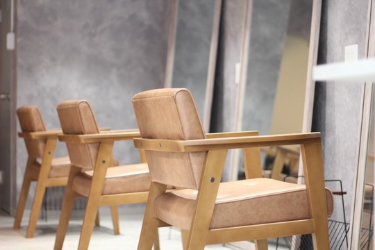 【天神橋筋六丁目】≪マンツーマン入客＆カットカラートリートメント2時間枠≫≪自由出勤制≫≪人気システムトリートメントを使用した髪質改善推し≫≪最低保障の相談もOK≫自由出勤制でプライベートも充実！集客に関しても安心できる環境です！「Roy（ロイ）」からスタイリスト（美容師）の求人☆★