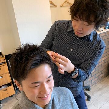 【舞子】≪月給25万円〜≫≪月8，9日休み、早番遅番制でプライベートも充実≫男性専用のメンズサロン！パーマやフェードはもちろん、エステなど、メンズに特化した幅広い技術を学べる環境があります！「men’s salon HARE（メンズサロンハレ）」からスタイリスト（理容師）の求人★☆