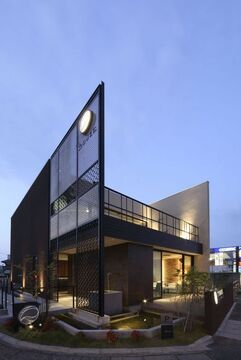 【羽倉崎】 月給20万円以上  有給休暇あり  社会保険完備  18時退勤可能 地域密着で上質なサロン空間がお客様を癒す人気ヘアサロン！こだわりのオリジナルドライカット技術でベストなヘアスタイルを提供しています！！！DOUZE（ドーズ）からアシスタント（美容師）の求人☆★☆