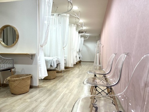 【天王寺】≪土日の固定休OK・社会保険完備・入社6ヵ月後はフレックスタイムあり!有給休暇あり!≫など抜群の待遇が人気！「プライベートもお給料も妥協したくない!」そんな方にもってこいのお店です！″BECKY（ベッキー）″からアイリスト（アイデザイナー・まつげエクステ）の求人☆☆