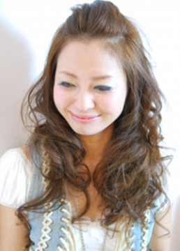 【苦楽園】≪週休2日制≫美容が大好きで早期スタイリストデビューをしたい方必見！個人の努力次第で早期スタイリストデビュー可能なアンティーク調のオシャレサロン「indigo（インディゴ）」からアシスタント（美容師）の求人☆★