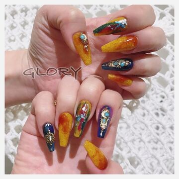 【渋谷】≪社会保険完備≫≪月8日休み≫≪土日のお休みOK≫≪スカルプを学びたい方にオススメ≫技術力が高く、女性が働きやすい環境です！ベテランのスタッフが多く仲もいいので、安心して働くことができますよ！NailSalon GLORY（ネイルサロングローリー）からネイリスト（ネイル）の求人☆☆