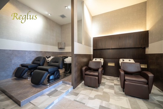 【パセオ野間大池】≪社保完備・働き方が選べる・平均退勤時間（平日）18:30頃（日）17:15頃・時短社員制度あり≫時短社員＆パート大歓迎！家族優先の美容師さん、フルタイム勤務どちらも歓迎！自分専用のクーポンも作成可能！！早回しでなくお客様としっかり関わる「Reglus hair design パセオ野間大池店（レグルスヘアデザインパセオノマオオイケテン）」からスタイリスト（美容師）の求人☆★