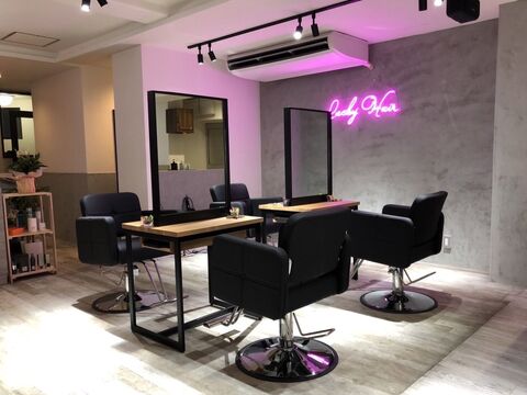 【加古川駅】≪平均18時退社≫≪安心の保証給あり！≫≪週休2日、土日休みもOK≫≪社会保険完備≫≪正社員と業務委託で選べる働き方≫しっかり稼げてプライベートも充実！高待遇で働きやすい環境です！Jr.スタイリスト、ブランクのある方も大歓迎！ママさん美容師も活躍しています！「Lucky hair 加古川店（ラッキーヘアーカコガワテン）」からスタイリスト（美容師）の求人★☆