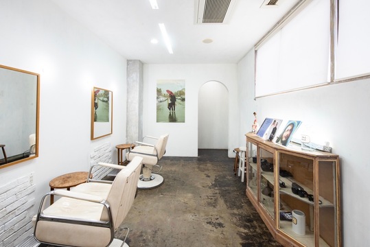 【小倉】≪社会保険完備・土日の希望休OK・駐車場完備・営業中のレッスンOK・デザインカラーが人気≫薬剤にもこだわり一人ひとりに寄り添った施術ができます！男女問わずお洒落な世代から大人気の高単価サロン「MAAAAAC（マーシー）」からアシスタント（美容師）の求人☆★