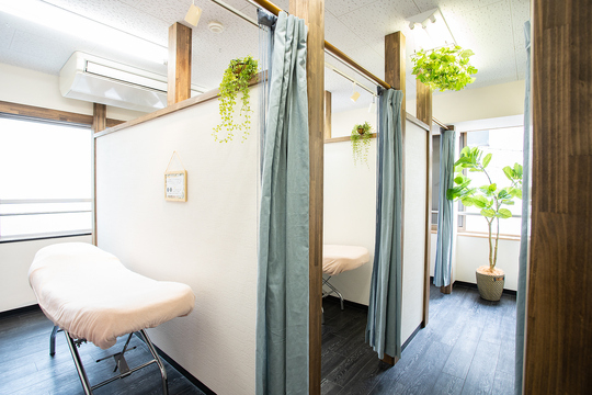 【町田駅】★従業員満足と顧客満足を同等の価値で捉える★≪月給30万円以上可能≫≪完全週休2日制≫≪日曜・希望休・連休OK≫≪社保完備≫≪有給100％取得≫≪産休育休実績多数≫女性が長期で活躍できる環境に自信あり「まつ毛パーマ専門店 Lifmo 町田店（マツゲパーマセンモンテンリフモマチダテン）」からアイリスト（まつ毛パーマ）の求人☆☆