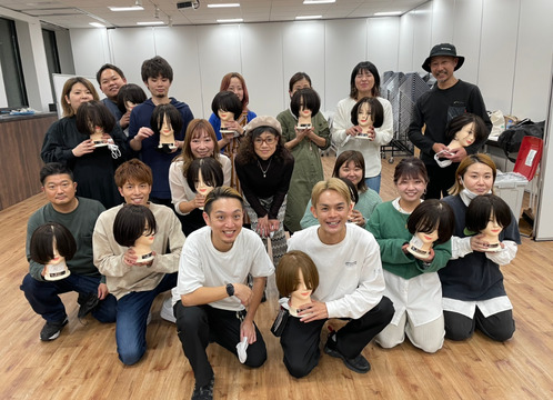 【阪急伊丹】≪社会保険完備≫≪有給休暇消化率100％≫美容師としてどんどん成長できる環境があります！歩合でしっかり稼いでプライベートも充実可能！「FREEZ 伊丹店（フリーズイタミテン）」からスタイリスト（美容師）の求人☆★