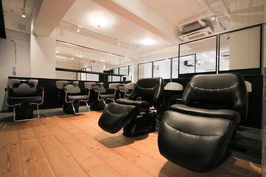 【新宿】◆撮影ブース完備◆業界屈指の集客力で顧客様がいない方でも安心！バックオフィスを設置しており、スタッフさん一人一人のセルフブランディングを確立！今日本で一番予約されている美容室「ALBUM 新宿店（アルバムシンジュクテン）」からスタイリスト（美容師）の求人☆★