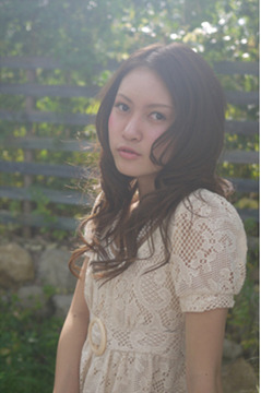 【宝塚南口】≪入社半年間月27万円保障≫お客様からも「仲良し」と言われるほど、スタッフさん同士が本当に仲良し！そんな仲間と共に成長出来る地域密着型のアットホームサロン他店との交流もあり、日々高め合っています！「umber」からスタイリスト（美容師）の求人☆★☆