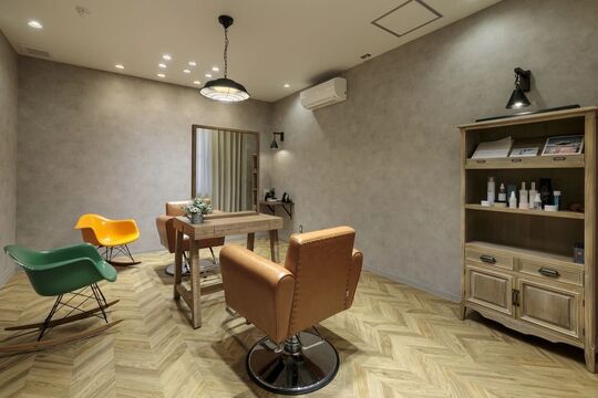 【行橋駅】≪平均退勤時間19:00・月6or8日お休み選択可能・社会保険完備≫着付け・ヘアセット・アイラッシュも学べます！！子育て中のママも活躍している温かい雰囲気のヘアサロン「Breath（ブレス）」からアシスタント（美容師）の求人☆★