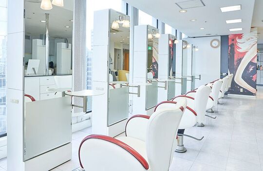 【天満橋】≪完全週休2日制≫≪実働8時間≫≪社会保険完備≫憧れのブライダル業界で働ける！！美容師とブライダルヘアメイクで活躍できる体制があります「LA-BELA 天満橋 京阪シティモール（ラベーラテンマバシケイハンシティモール）」からアシスタント（美容師）の求人☆☆