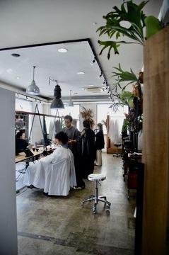 【新貝】≪ブランク有りOK・ママ美容師受け入れOK≫レベルの高い技術でお客様の「可愛い」を創ります。充実した福利厚生で長くお仕事できる環境が揃っているヘアサロン「HOWL（ハウル）」からスタイリスト（美容師）の求人☆★