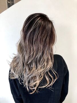 【長浜】≪お休み日数最大12日までOK・バースデイ休暇あり・社会保険完備≫充実した福利厚生面で自分らしく長く美容師ができる！おしゃれで半個室、完全個室のあるヘアサロン「Hair Lounge Ple（ヘアーラウンジプレ）」からスタイリスト（美容師）の求人★☆