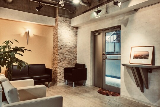 【日ノ出町】≪客単価10000円≫≪ママさんの応募も歓迎≫≪社会保険完備≫≪完全週休2日≫チームワークを大切にしながら働きたい方必見！スタッフ同士の仲も良いため、楽しく働くことができます！「Stastny by Lumi 日ノ出町店（スチャステニーバイルミヒノデチョウ）」からスタイリスト（美容師）の求人☆★