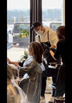 【祝園】≪カットカラー2時間枠≫≪店販手当25％還元≫≪社会保険完備≫≪有給休暇あり≫≪土日休みOK≫≪ママさん大歓迎◎≫マンツーマン施術or掛け持ちスタイルどちらでもOK！「KIZUNA（キズナ）」からスタイリスト（美容師）の求人★☆