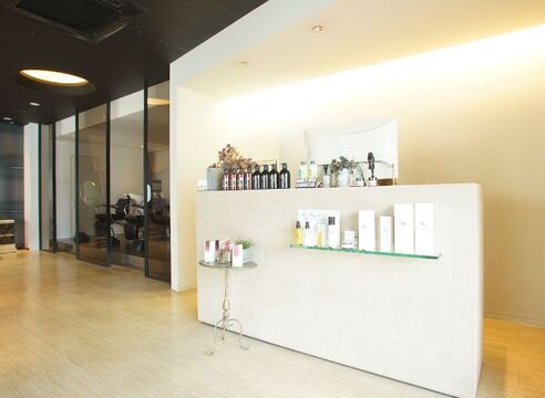 【東舞鶴】≪業務委託…週3日〜、1日3時間〜相談可≫≪正社員…月8日休み・社会保険完備≫ライフスタイルに合わせた働き方ができます！集客も好調でしっかり稼げる「Luxtz（ラグズ）」からスタイリスト（美容師）の求人☆★☆