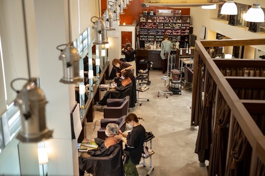 【藤井寺】《完全週休2日制／早上がり＆遅出制度も有》在籍年数の長いスタッフが多いヒミツがたくさん。高い技術力で長年愛される地域密着型サロン「NATTY SECT（ナッティセクト）」からスタイリスト（美容師）求人☆★☆