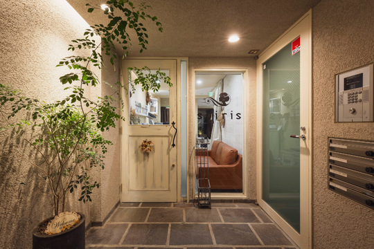 【丸太町駅】数をこなすのに疲れたあなたへ、30代以上の女性で美容師を続けるならソアリス！≪1日2～3名担当数で売上100万円到達可能≫≪完全週休2日制≫≪8年間離職率0≫≪平均客単価20000円前後≫≪土日祝休みOK≫平均退社18～19時！ブランクがあっても独自のマニュアルで安心して入客していける！「髪質改善 soiris（カミシツカイゼンソアリス）」からスタイリスト（美容師）の求人☆★☆