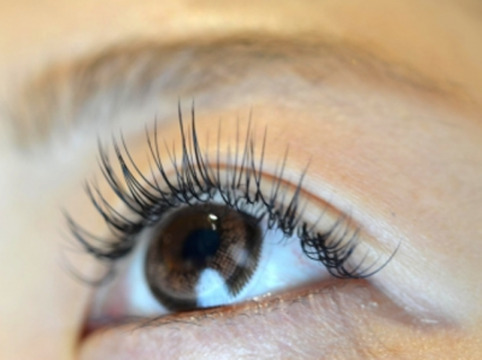 【三ノ宮】≪顧客のいる方は業務委託も選択OK！≫≪完全週休2日制≫≪早番遅番制≫希望休4日まで相談OK！プライベートとの両立ができるトータルビューティーサロン！「nail&eyelash studio chou chou（ネイルアンドアイラッシュスタジオシュシュ）」からアイリスト（まつげエクステ・まつげパーマ・アイブロウ）の求人☆☆