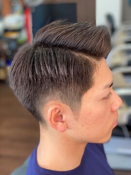 【深井】≪完全週休2日≫≪未経験・通信生OK≫お客様をとても大切にしています！丁寧、親身な接客と技術を提供するお店です。「sanpa hair（サンパヘアー）」から理容師（理容室）の求人☆★