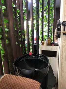 【ひばりヶ丘】◆残業は基本的になし・有給休暇あり・バースデー休暇あり◆幅広い年齢層のスタイリストが活躍中！美容師の悩みである手荒れも、手袋着用のため心配いりません！カラーカット専門店 aluf（カラーカットセンモンテンアルフ）からスタイリスト（美容師）の求人★☆