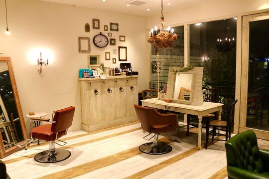 【西鉄久留米】≪住宅手当あり・社会保険完備・月8日休み・業務委託もOK≫幅広い世代のお客様がご来店！お客様としっかり向き合って施術したい方にオススメ！長く活躍できる環境が整っているアットホームサロン「girouette（ジルエット）」からスタイリスト（美容師）の求人☆★☆