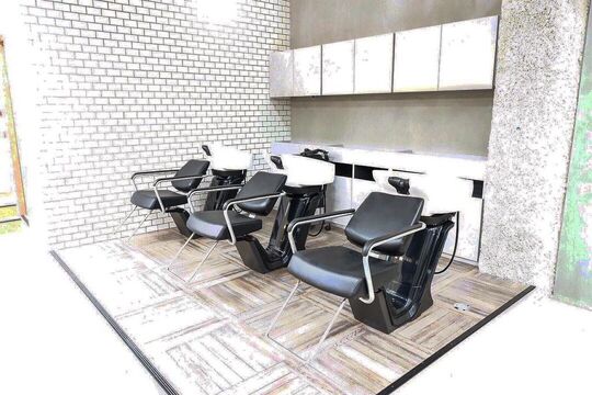 【中電前】■フリー売上40％還元／指名売上45〜55％還元■フルタイムで30万円以上の月収はもちろん！週1日〜の勤務・土日のお休み・時短勤務など相談可能で、プライベートも重視できちゃう♪委託サロンの経験がない方でも働きやすいAngelica 広島店（アンジェリカヒロシマテン）からスタイリスト（美容師）の求人★☆