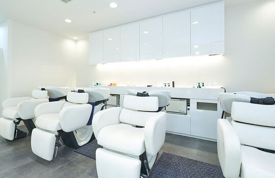 【守口市駅】≪完全週休2日制≫≪実働8時間≫≪社会保険完備≫憧れのブライダル業界で勤務！美容室でのサロンワーク、ブライダルヘアメイクでも出来る会社です！！「LA-BELA 守口 京阪百貨店（ラベーラモリグチケイハンヒャッカテン）」からスタイリスト（美容師）の求人☆☆