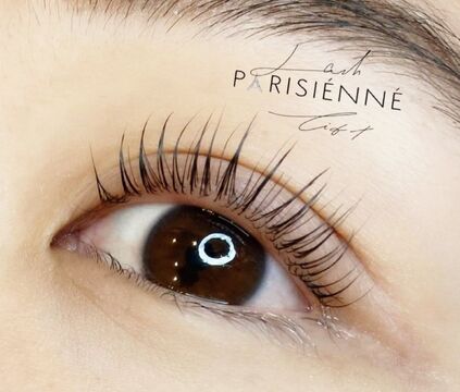 【京都駅】≪好待遇≫≪月8日休み≫≪希望休2日確約≫≪未経験OK！充実の研修体制≫≪残業なし≫≪社会保険完備≫≪有給休暇あり≫≪産休育休取得実績多数≫アイラッシュ以外のメニューも沢山そろったアイラッシュサロン「Luna 京都駅前店（ルナキョウトエキマエテン）」からアイリスト（アイデザイナー・まつげエクステ）の求人