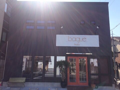 【高師浜】≪月給20万円～≫≪有給休暇あり≫≪営業時間は18時まで≫プライベートも充実出来る環境！スタッフ同士も仲がよく、オーナーさんとスタッフさんの仲はまるで家族のよう！地域密着型のオシャレで幅広い年齢層のお客様に愛されるサロン「bague hair（バーグヘアー）」からアシスタント（美容師）の求人★☆