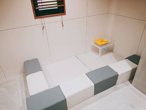 【四ツ橋】≪面貸し募集／売上60〜65％還元≫≪材料費、光熱費サロン負担≫≪完全自由出勤≫自身の顧客を担当し高い報酬を獲得出来るサロン◎流行りの薬剤も豊富！！キッズスペース完備！DEJI 北堀江（デジキタホリエ）からスタイリスト（美容師）の求人☆★