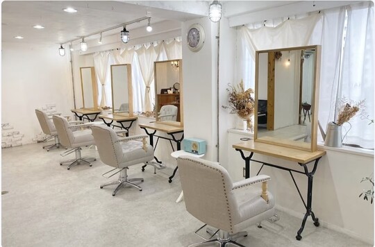 【堀江】≪完全週休2日制≫≪実働8時間≫≪社会保険完備≫少人数制の落ち着いたナチュラル系ヘアサロン！お客様との距離も近く、美容師として長く働ける環境です！「Hal.（ハル）」からスタイリスト（美容師）の求人☆☆