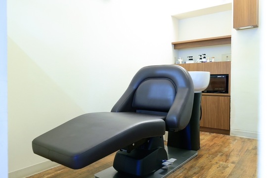 【荻窪】≪社会保険完備≫≪完全週休2日制≫≪完全マンツーマン接客≫≪残業なし≫平均単価は12000円！ママさんの応募も歓迎！髪や体に優しいオーガニック薬剤にこだわったスタイリストオンリーサロン「nalu 荻窪西口 すずらん通り店（ナルオギクボニシグチスズランドオリテン）」からスタイリスト（美容師）の求人★☆