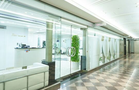 【梅田】≪完全週休2日制≫≪実働8時間≫≪社会保険完備≫憧れのブライダル業界で働ける！！美容師とブライダルヘアメイクの両方を学び、活躍できる体制を整えていまあす！「PURE TSUBOUCHI ヒルトンプラザ EAST（ピュアツボウチヒルトンプラザイースト）」からアシスタント（美容師）の求人☆☆