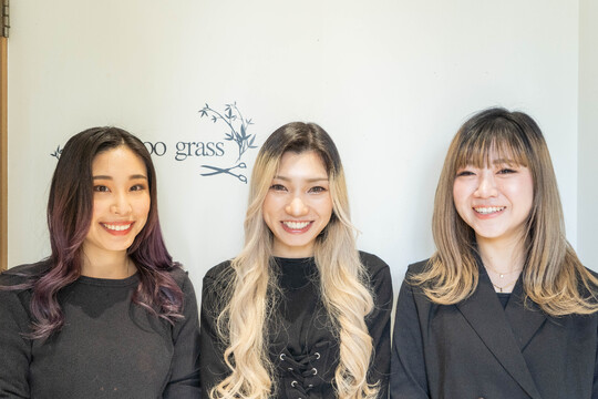 【沼津】≪指名50％／フリー40％還元≫≪日曜休みOK≫≪週1日～OK≫3つの雇用形態から選べる！頑張ったらそのままお給料に反映されます！福利厚生や現場の商材が充実しており、働きやすさ抜群！高濃度水素の力を使ったトリートメントに力を入れているサロンの「Bamboo grass BLEU（バンブーグラスブル）」スタイリスト（美容師）の求人☆★