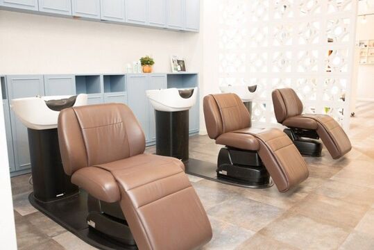 【磐田駅】◆着付けやメイクも学べる・まつ毛パーマも学べる・月8,9日休み・社会保険完備◆離職率の低さが働きやすさの証！美容師を軸に幅広いジャンルで活躍できるスタッフになれます！「and MORE（アンドモア）」からアシスタント（美容師）の求人☆★