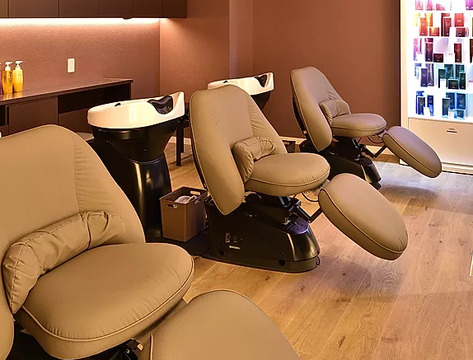 【名古屋駅】≪月給20〜23万円≫≪完全週休二日制≫≪2年でスタイリストデビュー可≫≪営業中レッスンOK≫豊富な休日でプライベートも充実！効率の良いレッスン環境で2年目デビューを目指すサロン「MIMOSA（ミモザ）」からアシスタント（美容師）の求人☆★