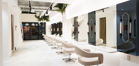 【京橋】 月給25万円  月8日休み  社会保険完備 地域でも大人気トータルビューティーサロン☆サロンワークはもちろん、コレクション参加や雑誌のヘアメイクなどクリエイティブ活動に積極的な会社です★WiLL 京橋店（ウィルキョウバシテン）からスタイリスト（美容師）の求人☆★☆