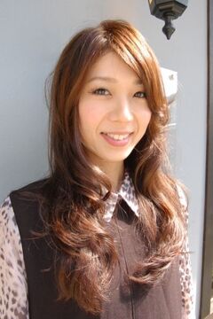 【東淀川】新規のお客様は全てアナタにお任せするので、入客チャンスアリ★スタイリストでも売上に応じて基本給のベースアップもあります！少人数制アンティーク系サロンPerce-Neige (ペルスネージュ)からスタイリスト(美容師)の求人☆★☆