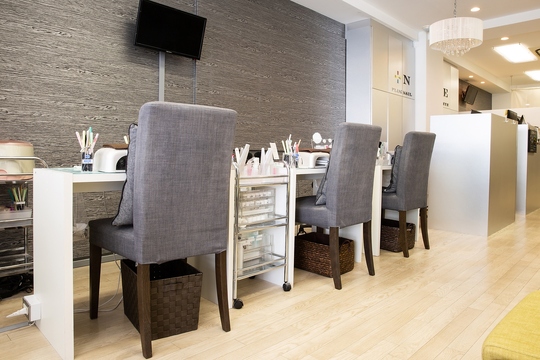 【池袋】◆産休育休実績あり・土日休み希望可能・月最大10日休み・社会保険完備◆月ごとに選べる勤務シフトでライフスタイルに合わせて働けます！抜群の研修体制で未経験の方でも安心して働いてもらえます！長く活躍できる待遇も魅力の「PLUS NAIL 池袋西口店（プラスネイルイケブクロニシグチテン）」からネイリスト（ネイル）の求人☆☆