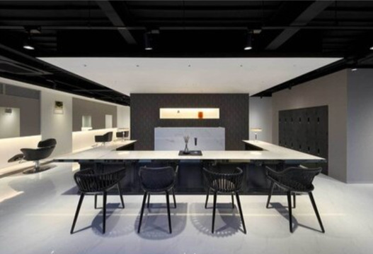 【甲子園】≪スタイリスト月給32万円≫≪有給休暇あり≫≪完全週休2日≫≪社会保険完備≫カットが今よりもっとうまくなれる教育体制があります。高単価、お客様に向き合えるお店！生産性150万円を目指してスタッフさんに、お客様に学んで成長できるサロン「GOLD（ゴールド）」からスタイリスト（美容師）の求人★☆