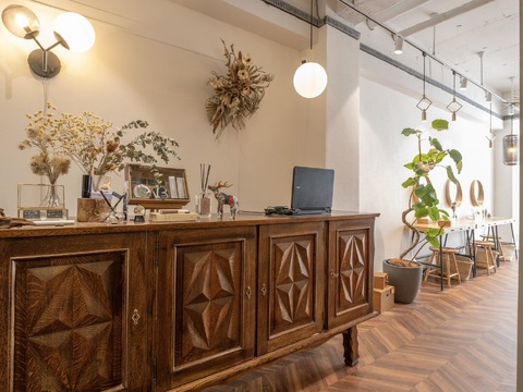 【桜木町】≪実働8時間≫≪残業なし≫≪未経験OK≫自由な社風でのびのび働ける！高水準の歩合がつくため、無理なくしっかり稼ぐことが可能なサロンです！「Eyelash&Eyebrow Salon VERRY. （アイラッシュアンドアイブロウサロンヴェリィ）」からアイリスト（まつげエクステ・まつげパーマ・アイブロウ）の求人☆☆