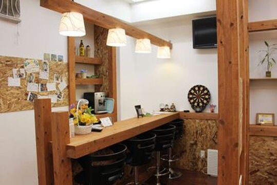 【博多】月のお休みに加えて年間10日間のお休みがもらえるのでどう使うかは自分次第♪男女問わず多くの方が来店されるユニセックスサロン「OFA’S HAIR 博多本店（オファーズ ヘアー ハカタホンテン）」からアシスタント（理容師）の求人☆★☆