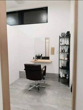 【大名】≪完全週休二日制・社会保険完備≫お客様に寄り添う髪質改善サロン！！売上が安定すれば働く時間の融通も対応可能！！自分の時間を大切にしながらお仕事できるヘアサロン「Retaaan（リターン）」からスタイリスト（美容師）の求人☆☆