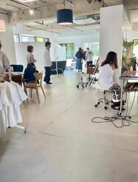 【浦和】≪完全週休2日制≫≪最短1年半でデビュー可能≫≪営業時間内レッスンOK≫SNS運用、新規集客に自信のあるトレンドサロン！効率よく技術向上ができる教育に注力したサロンです！「mee．浦和（ミィ．ウラワ）」からアシスタント（美容師）の求人☆★