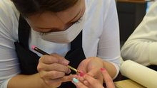 【佐賀】≪月8日休み≫≪社会保険完備≫研修期間中もお給与あり☆残業ほぼなしだからプライベートも充実できるネイルサロン「ネイル＆アイラッシュ Dolce 佐賀大財店（ネイルアンドアイラッシュドルチェサガオオタカラテン）」からネイリスト（ネイル）の求人☆☆