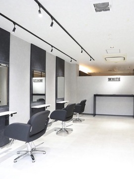 【手原駅】≪確定申告サポートあり≫≪自由出勤制・土日休み・時短勤務OK≫≪フリー45％／指名50％還元≫≪完全マンツーマン≫入客チャンスが多く月収50万円以上も可能です！美容師の経験を活かして活躍ができる環境です！「_WHITE 栗東店（アンダーバーホワイトリットウテン）」からスタイリスト（美容師）の求人★☆